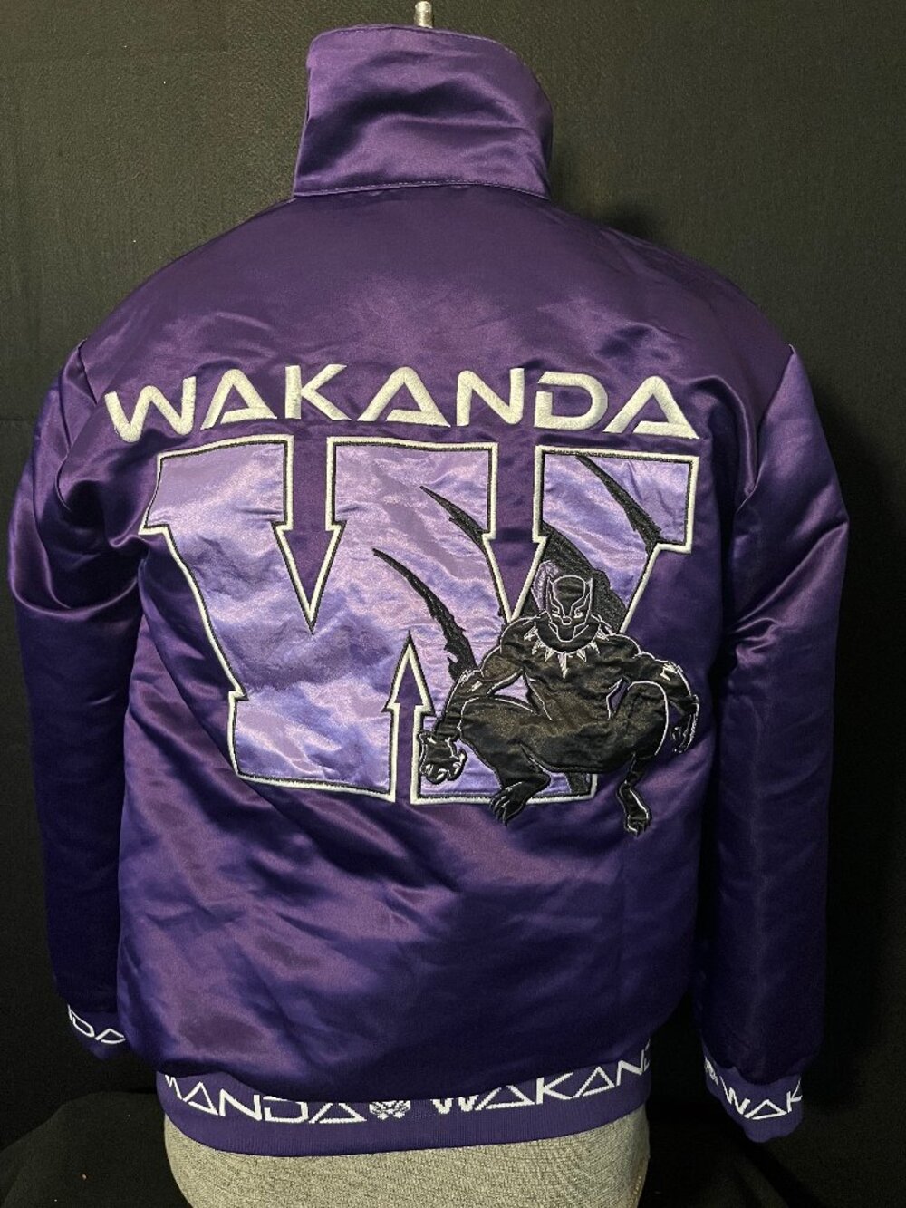 Marvel Black Panther Wakanda Zip Up Pullover Jacket XS Purple Box Lunch Used